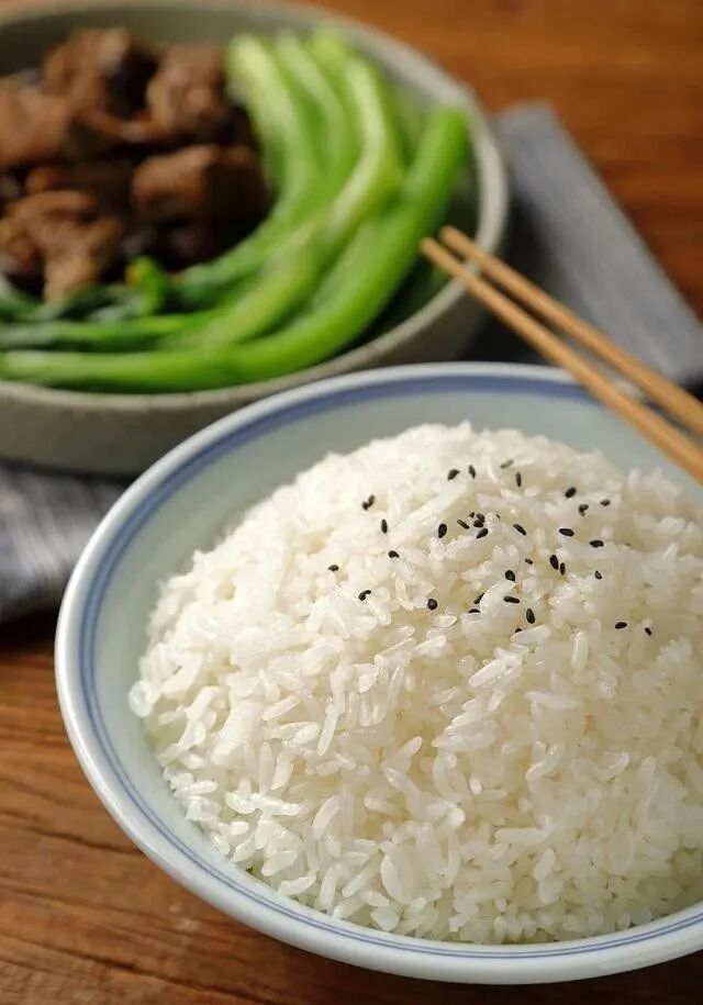 宠物猫可以吃米饭吗(宠物猫可以吃米饭吗,猫吃米饭会不会拉稀)