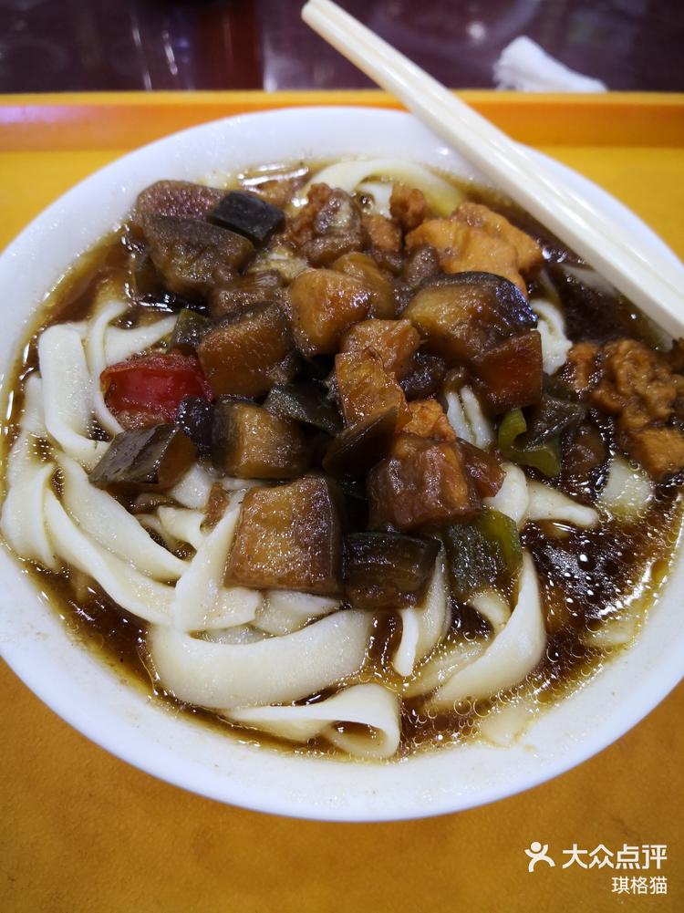 小碗儿吃饭歇后语(旗杆上挂地雷歇后语)