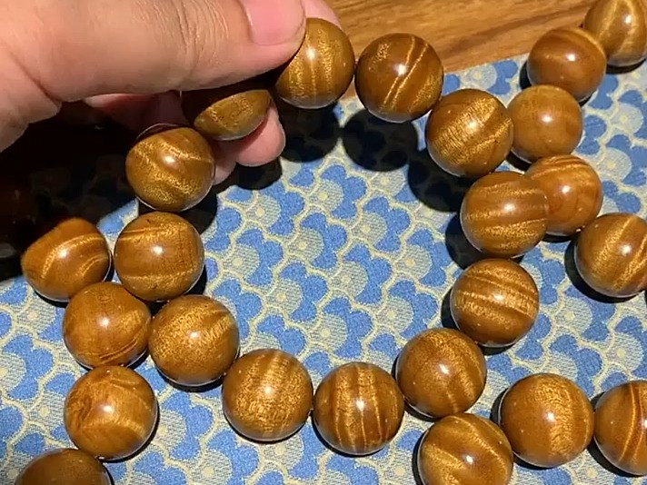 金丝楠木和海南黄花梨哪个贵(金丝楠木和海南黄花梨哪个贵重)